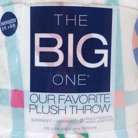 The Big One Oversized Plush Throw Blanket 5'x6' Candy Pattern Faux Fur Holiday - Picture 3 of 8